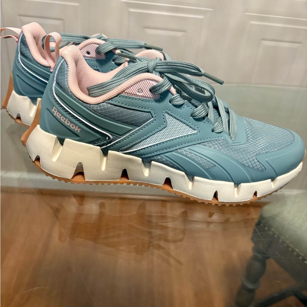 Brand New No Box Reebok 7.5”Zig  Women's Running Shoes